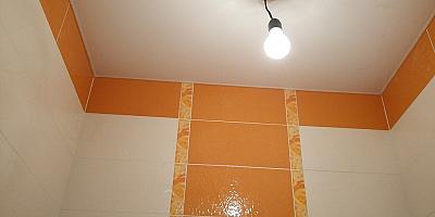 Сатиновый натяжной потолок в ванную 7 кв.м
